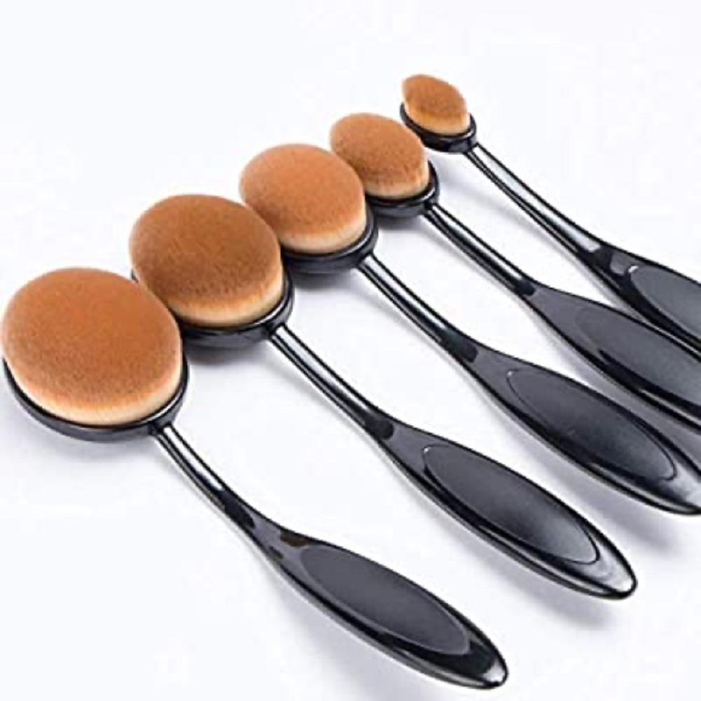 Makeup brushes